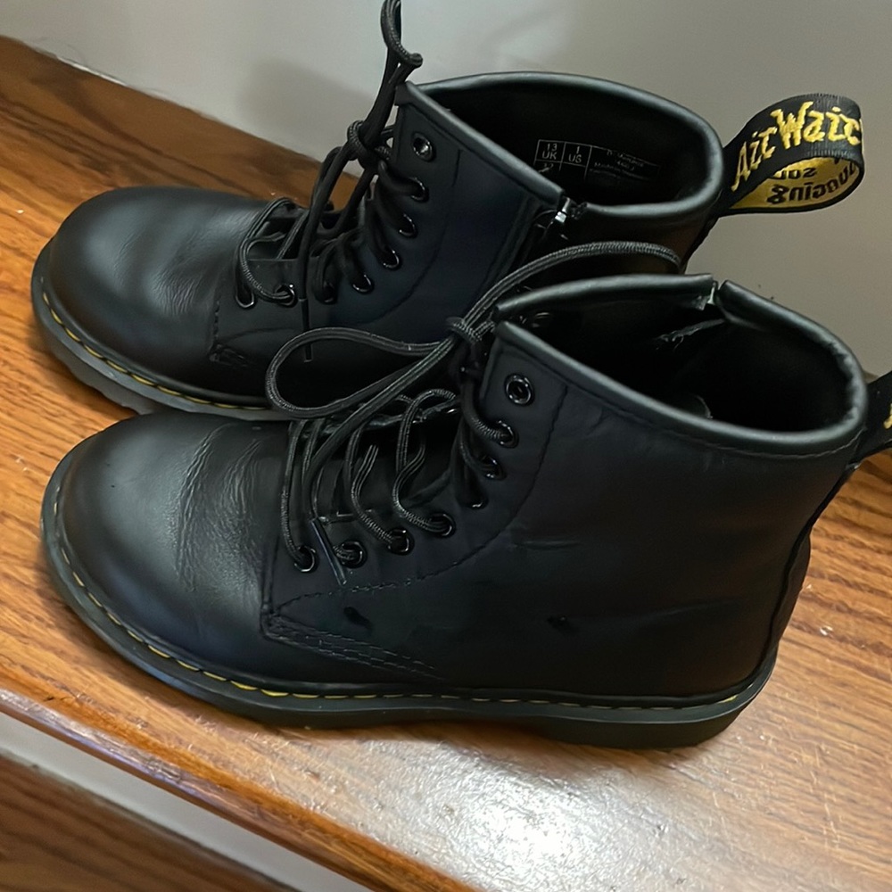 Like NEW kids black DR. MARTINS size 1